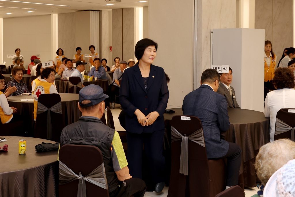 대한적십자사봉사회 어르신 효잔치 이미지(8)
