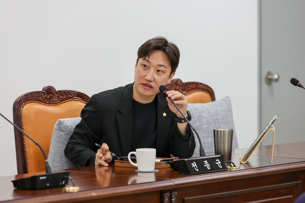 제283회 임시회 폐회중 제1차 의회운영위원회 이미지(6)